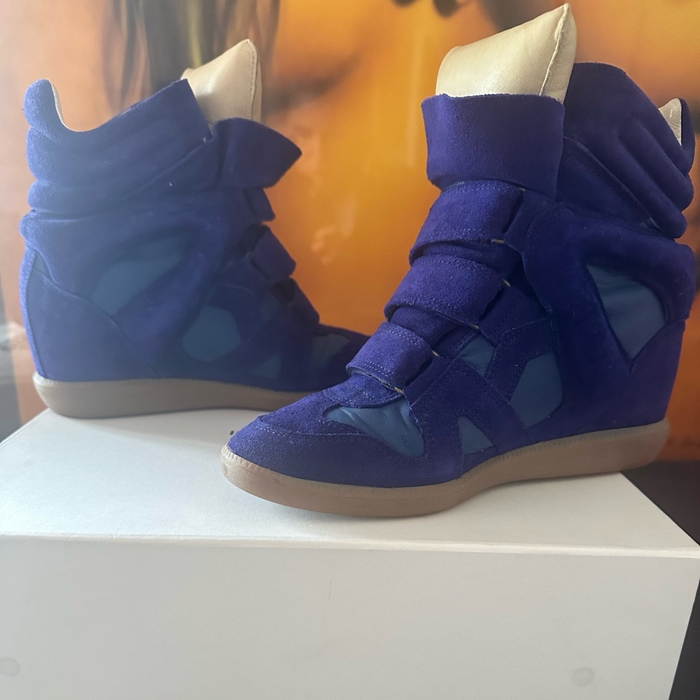Isabel Marant suede wedge sneaker. Blue/size 38.
